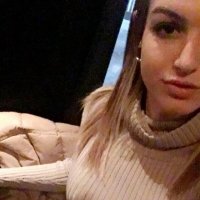 Beautiful face on TS Lily a stunning shemale