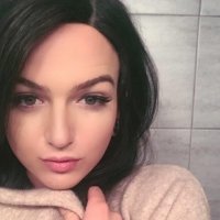 Beautiful face on TS Lily a stunning shemale