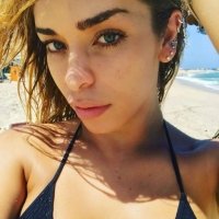 Stunningly pretty shemale Fernanda Aguiar