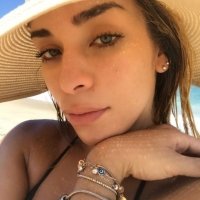 Stunningly pretty shemale Fernanda Aguiar