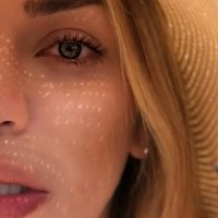 Stunningly pretty shemale Fernanda Aguiar